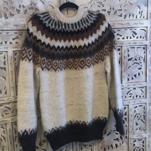100% Vintage Alpaca Sweater with tribal Motif